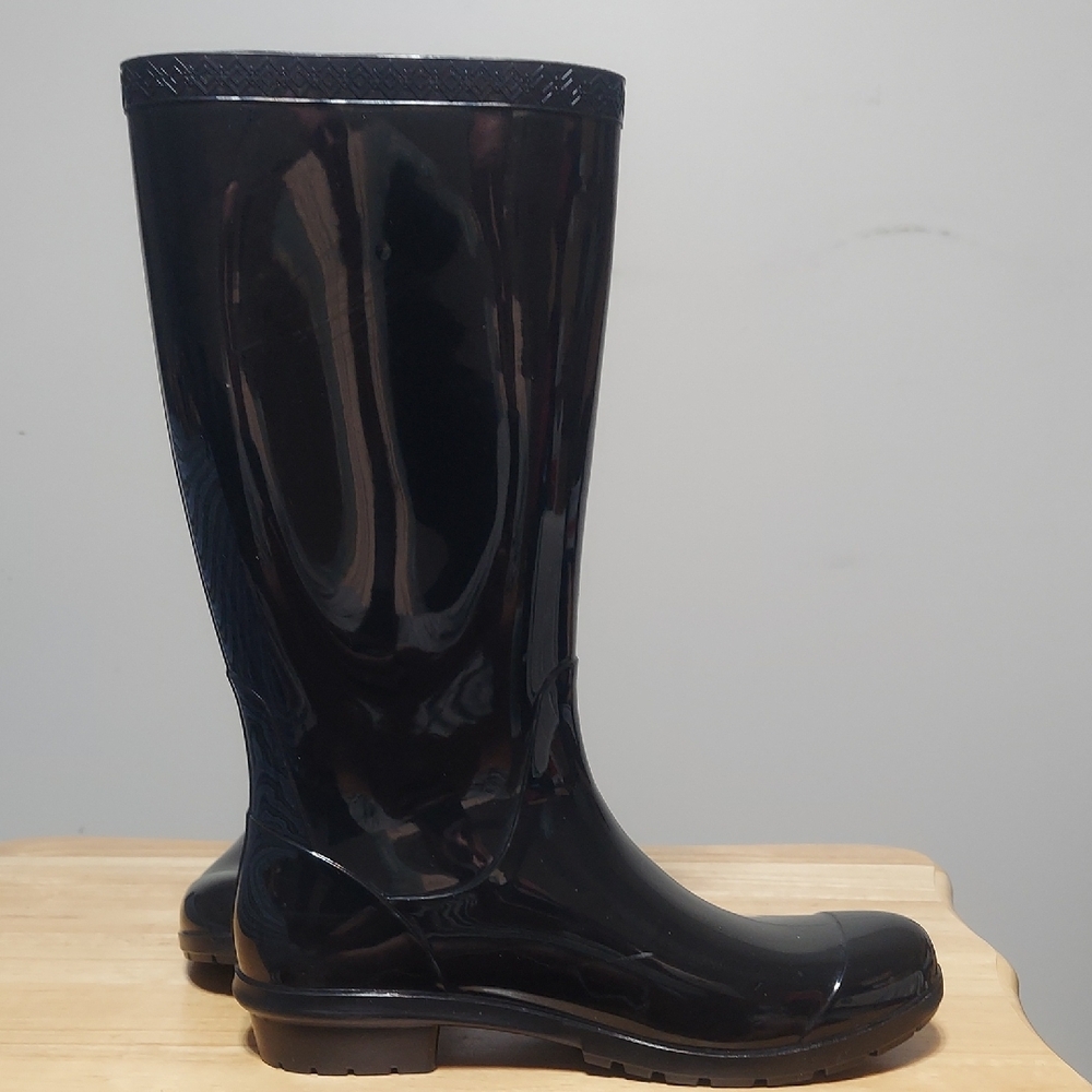 UGG Shaye Black Glossy Waterproof Tall Rain Boots Women's Size 8 Sheepskin EUC - Picture 7 of 12